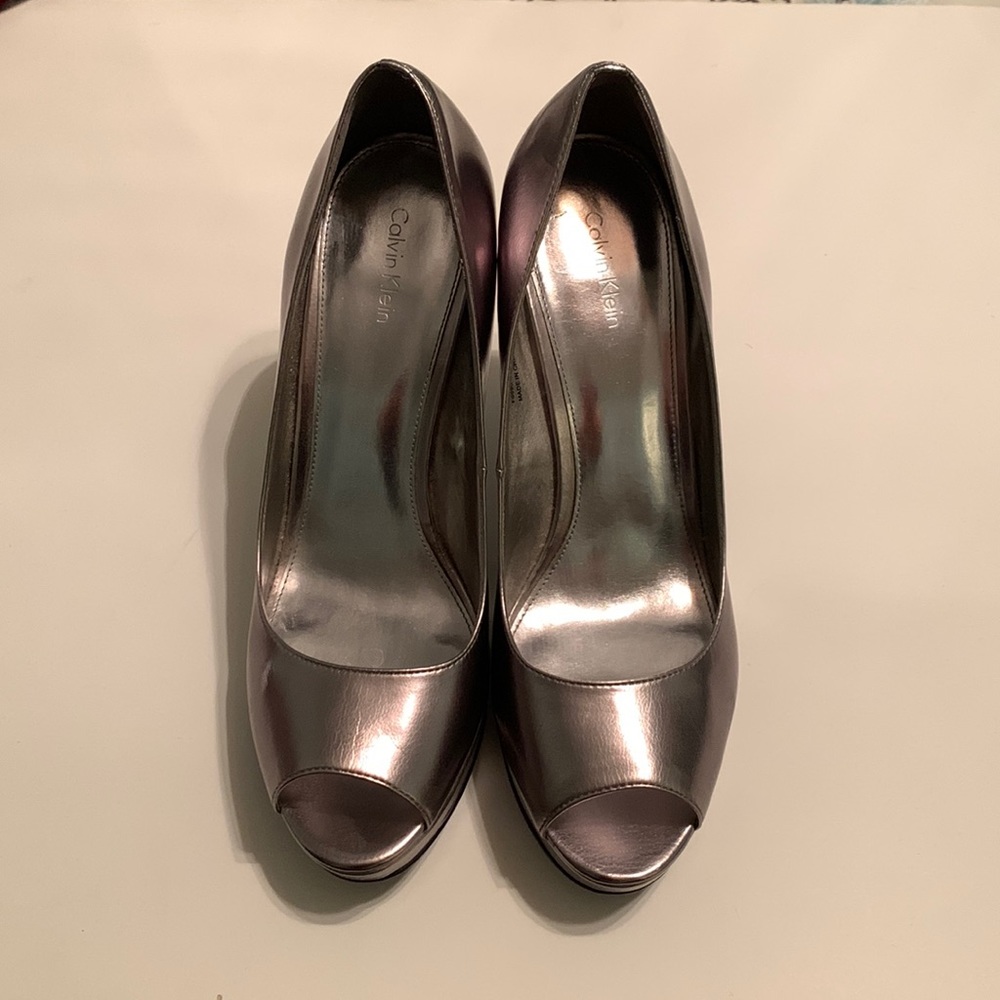 Calvin Klein size 9.5 open toe silver pumps